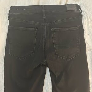 American eagle size 6 jeans, distressed, extra stretch, short.